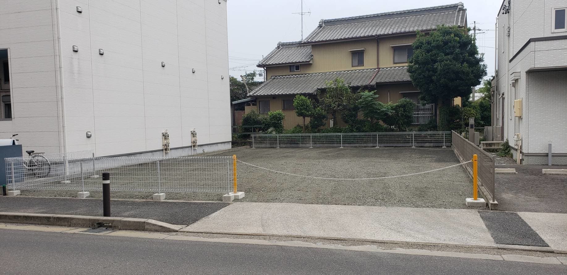 駐車場ポール新設 | 名古屋市瑞穂区のエクステリア工事ならイズ美