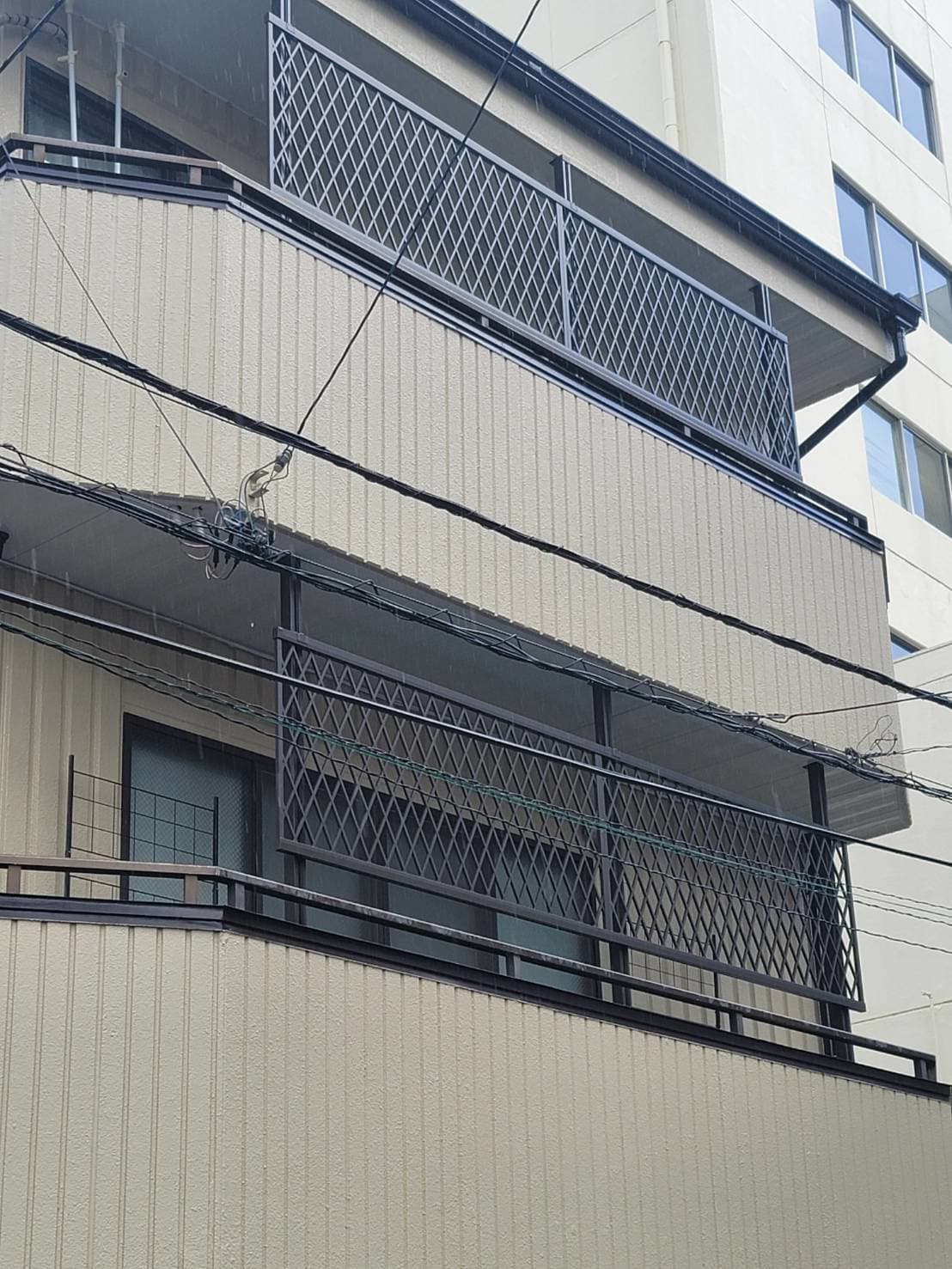 ベランダ転落防止冊設置 | 名古屋市瑞穂区のエクステリア工事ならイズ美