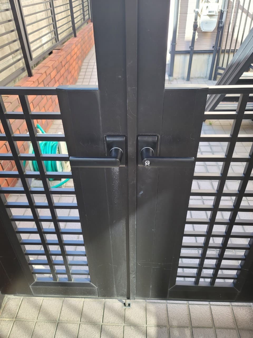 門扉手すりの取替え | 名古屋市瑞穂区のエクステリア工事ならイズ美