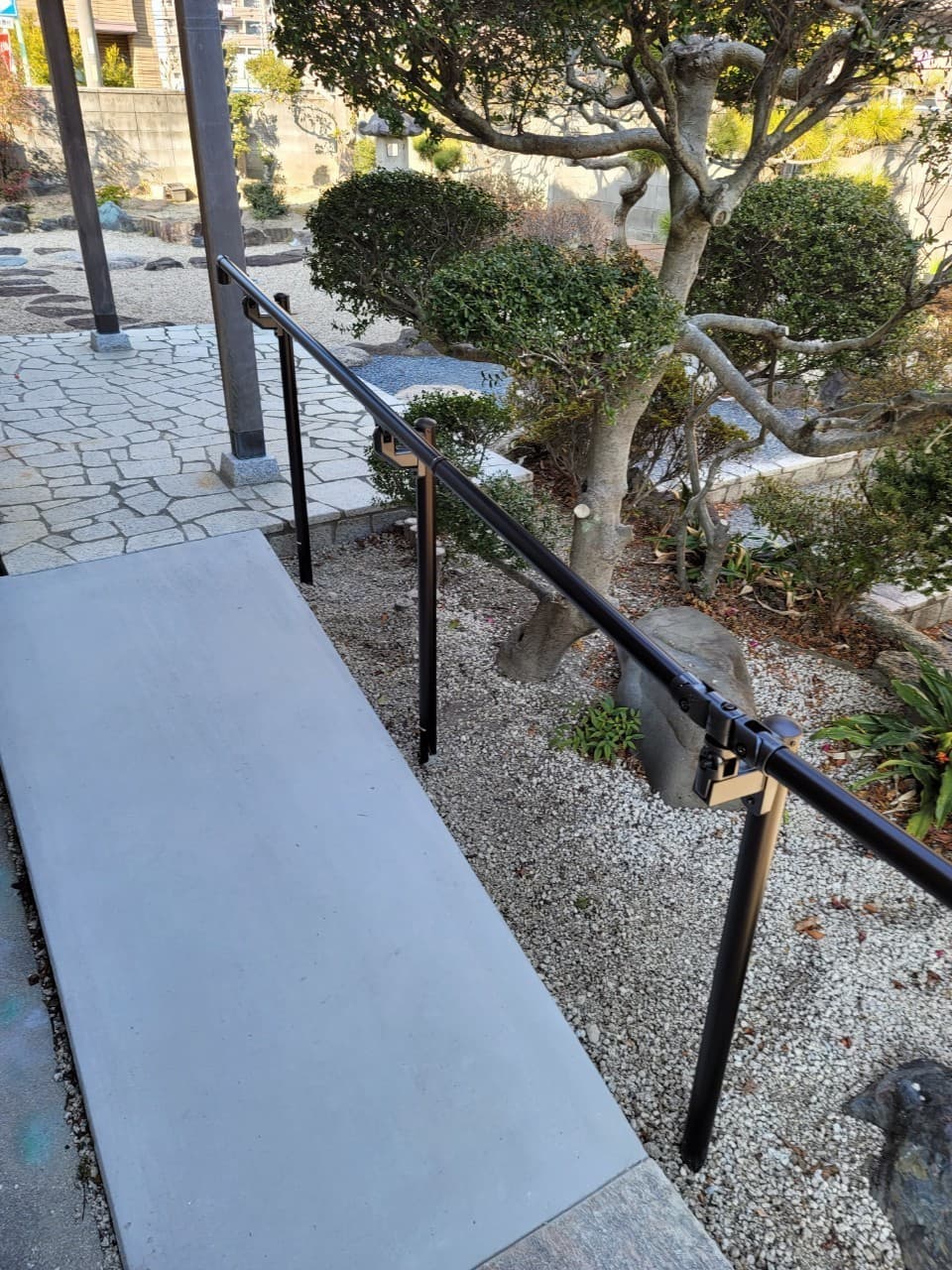 スロープ手すり設置 | 名古屋市瑞穂区のエクステリア工事ならイズ美