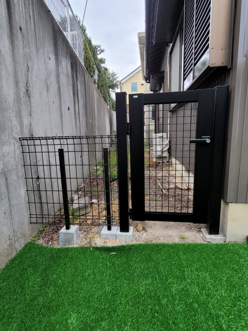 門扉・メッシュフェンス設置 | 名古屋市瑞穂区のエクステリア工事ならイズ美